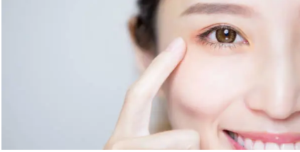 Smile laser eye surgery